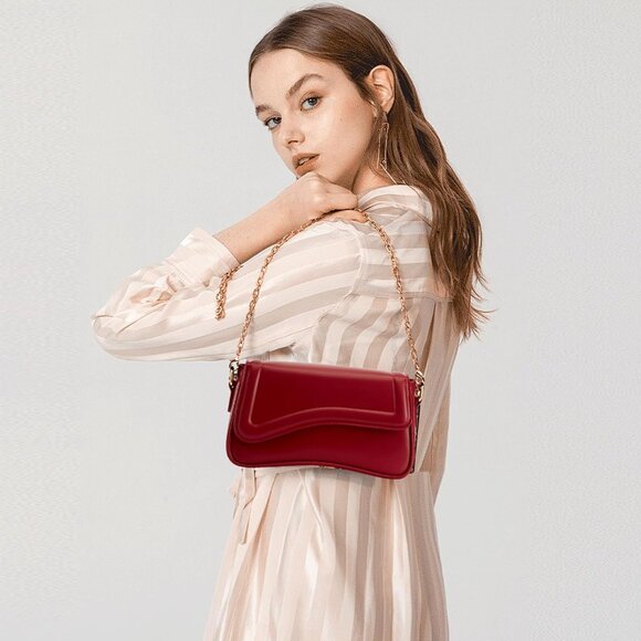 Red Leather Women's Shoulder Bag with Detachable Straps, Multiple Pockets, Styli - Picture 3 of 6